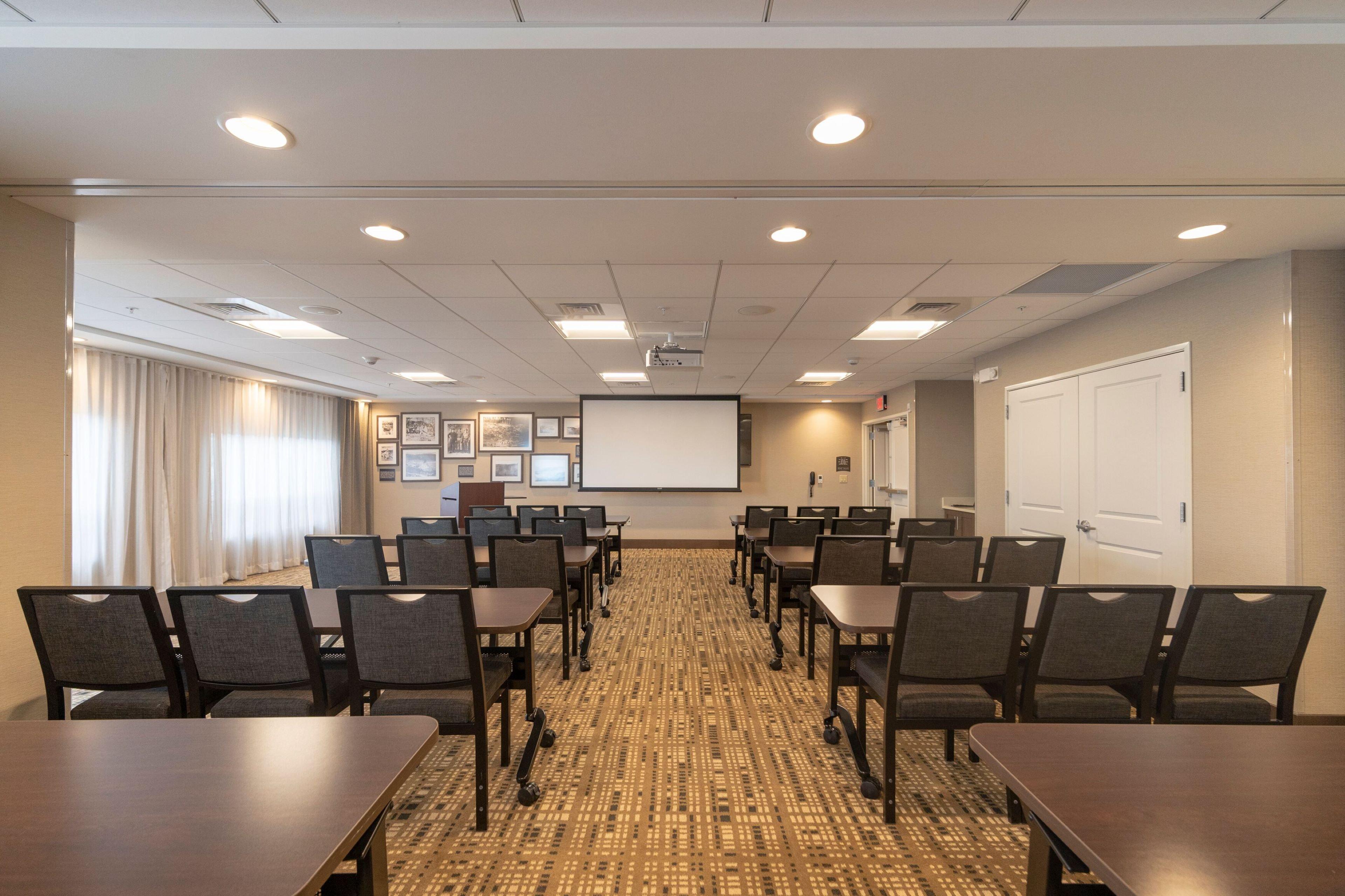 Staybridge Suites Marquette By Ihg Bagian luar foto