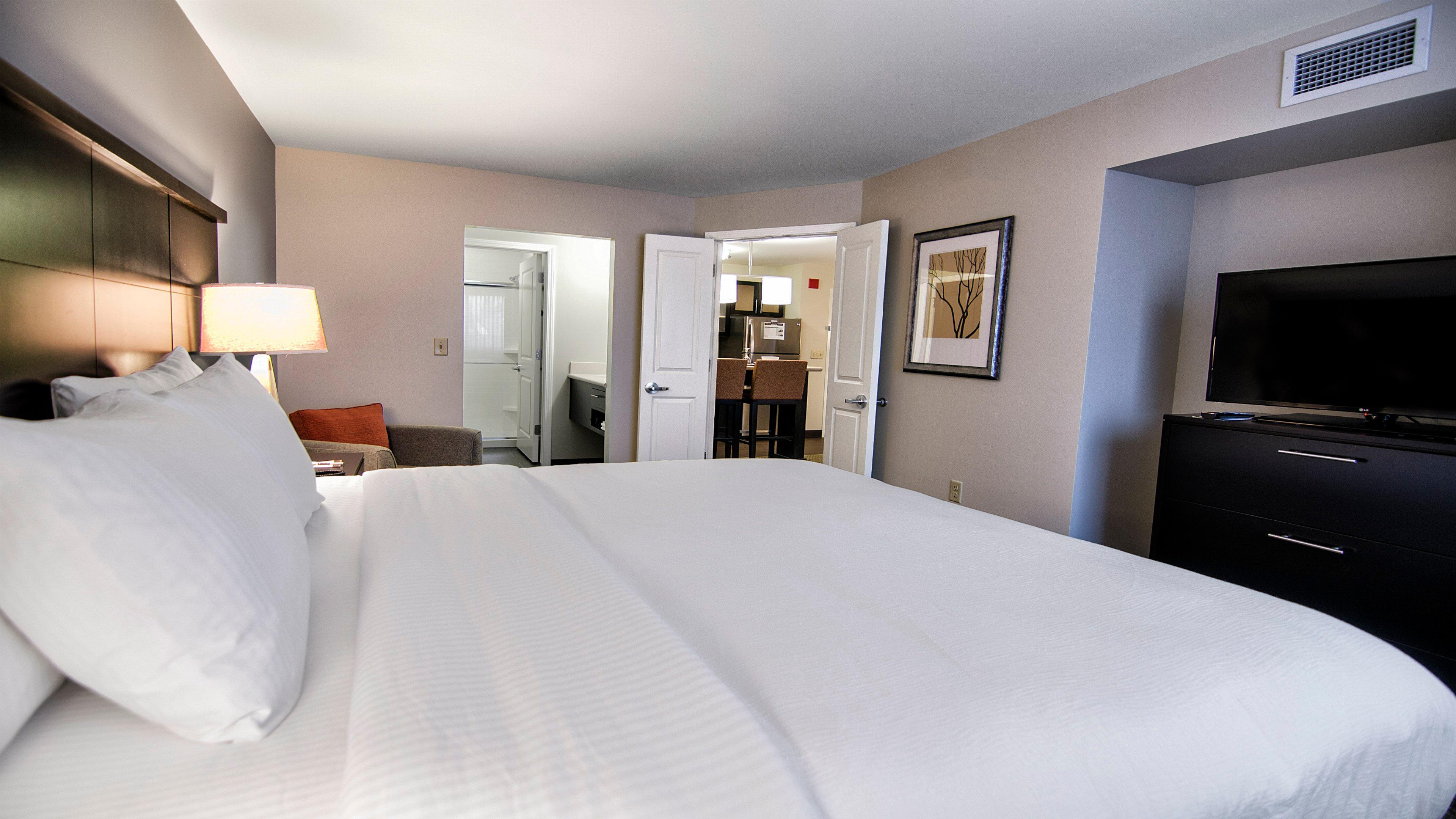 Staybridge Suites Marquette By Ihg Bagian luar foto