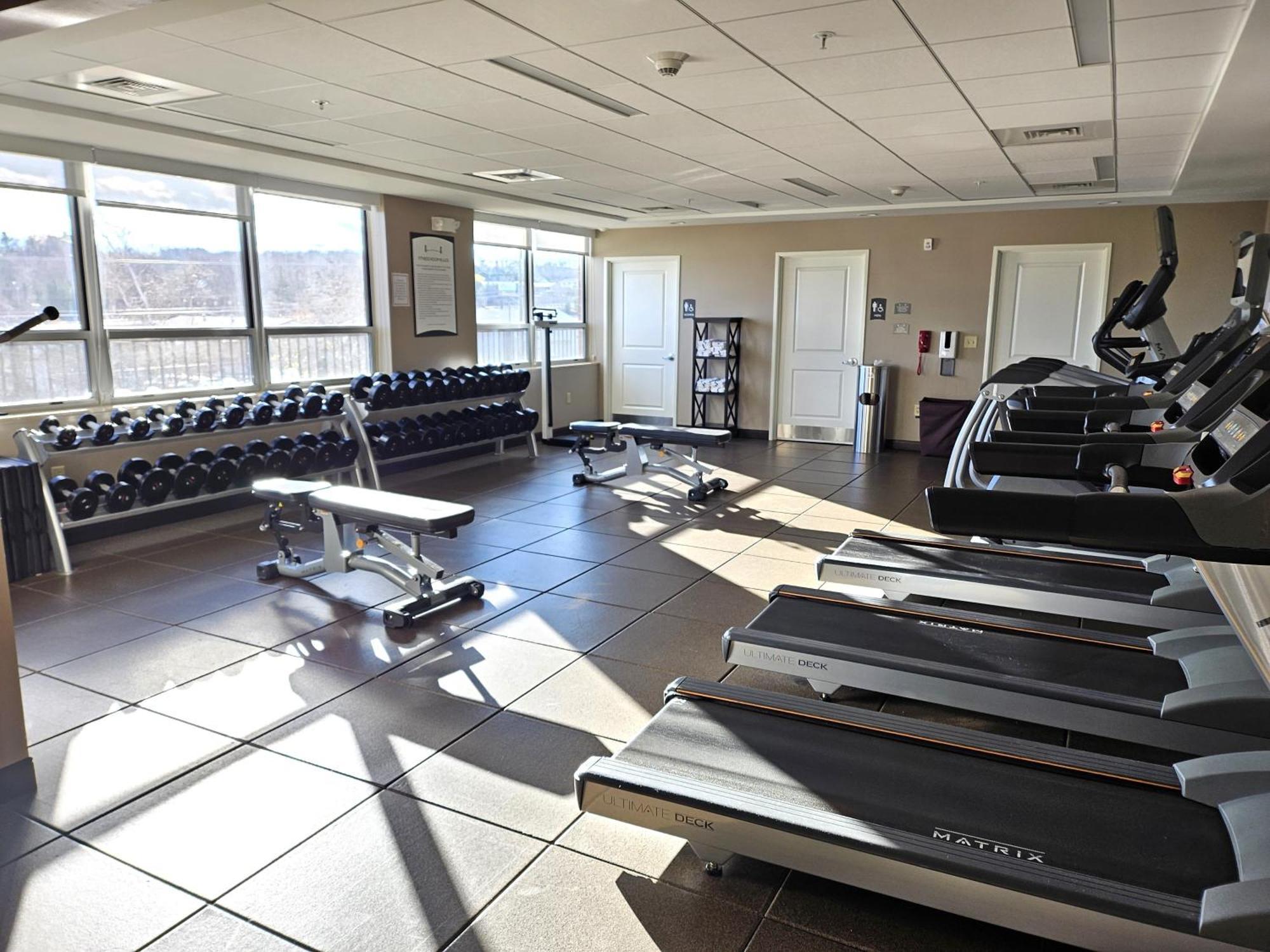 Staybridge Suites Marquette By Ihg Bagian luar foto