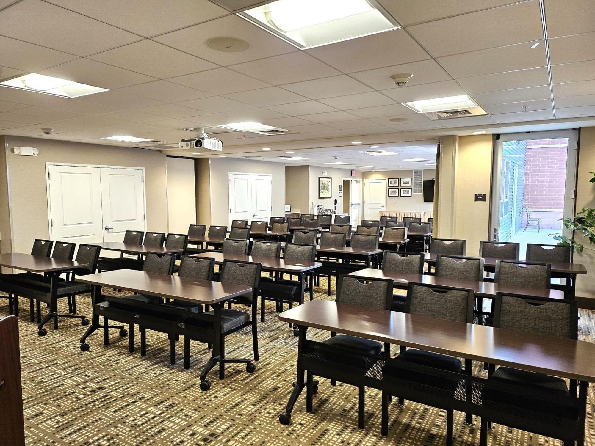 Staybridge Suites Marquette By Ihg Bagian luar foto