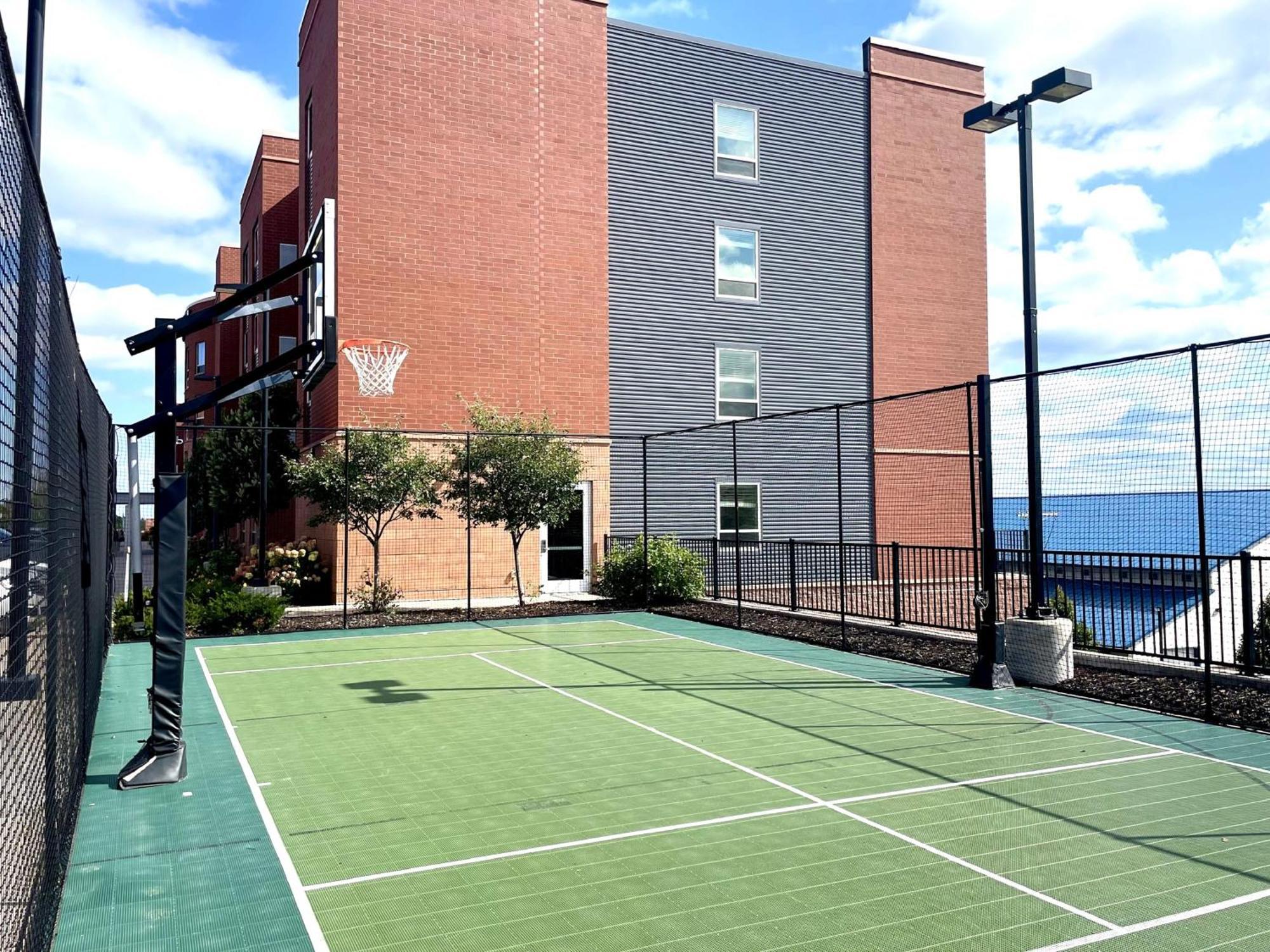 Staybridge Suites Marquette By Ihg Bagian luar foto